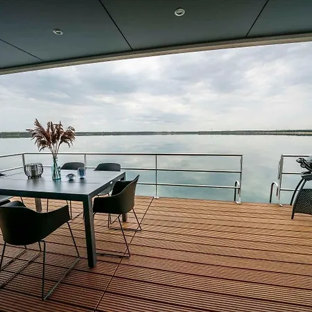 Hausboot Neptun - Lp3 보트호텔